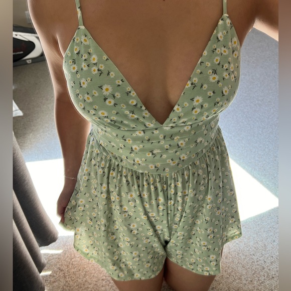 Forever 21 Sage Green Floral Romper - Picture 4 of 13